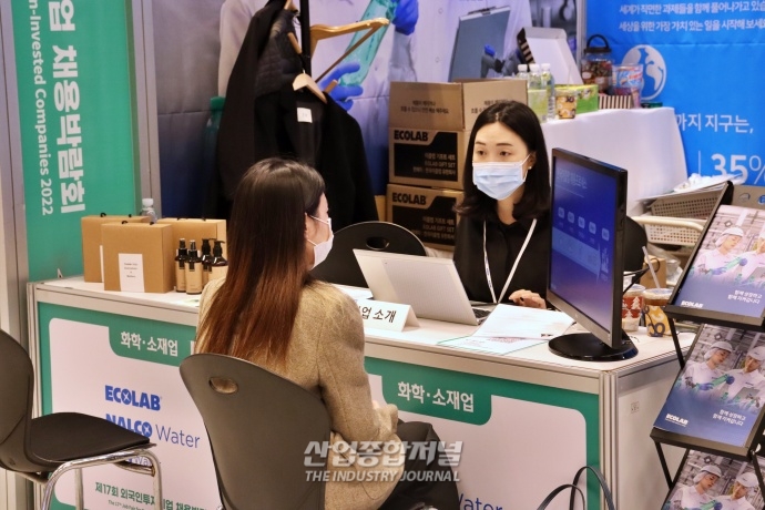 비대면 규제 완화···취준생들의 열정적인 구직 행보 - 산업종합저널 전시회