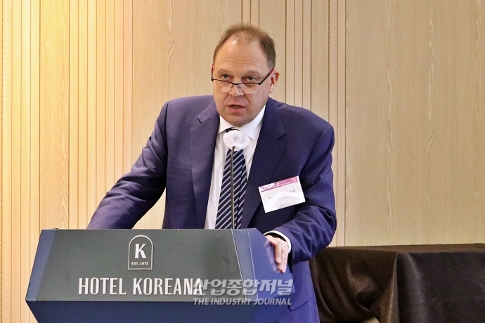 “러시아 전쟁 종결시키는 방법, 에너지 공급망 재편” - 산업종합저널 동향