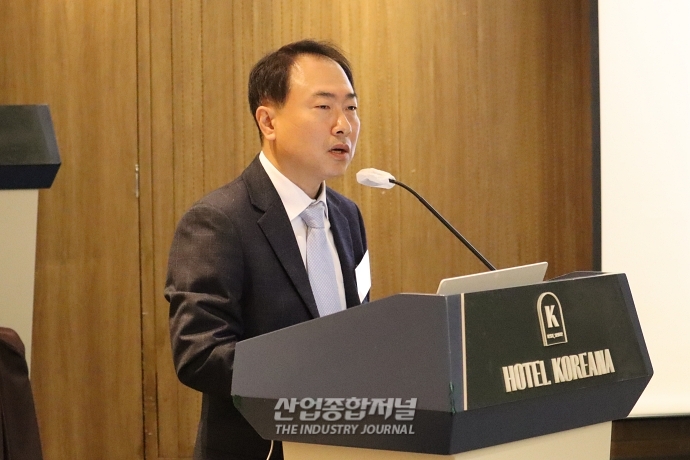 “러시아 전쟁 종결시키는 방법, 에너지 공급망 재편” - 산업종합저널 동향