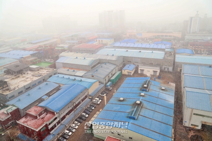 [중소기업-추운 겨울이 온다] 3高에 불경기...중소기업은 무거운 마음뿐 - 산업종합저널 동향