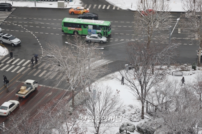 중부지방 대설특보…'빙판길' 조심 - 산업종합저널 동향