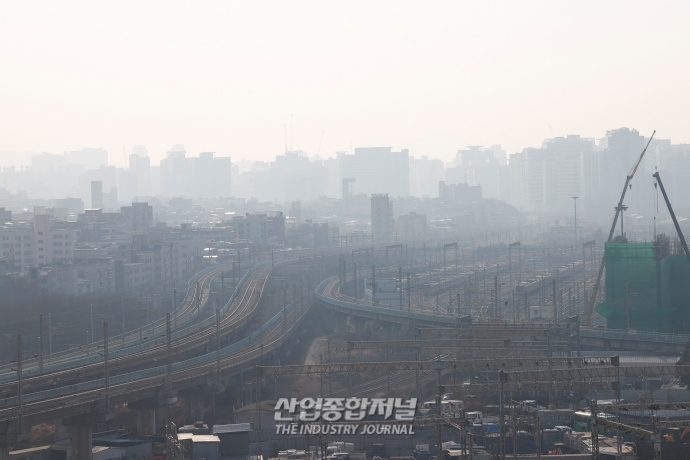 [산업VIEW] 수도권 중심으로 ‘미세먼지 예비저감조치’ 발령 - 산업종합저널 동향