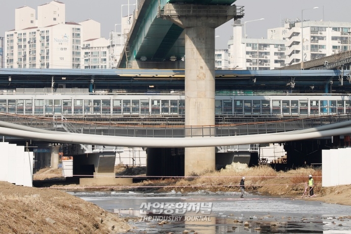 [산업VIEW] 행안부, 주저앉은 신도림 육교 안전감찰 실시 - 산업종합저널 기타