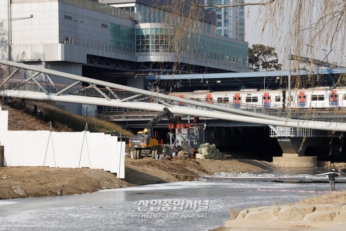 [산업VIEW] 행안부, 주저앉은 신도림 육교 안전감찰 실시 - 산업종합저널 기타