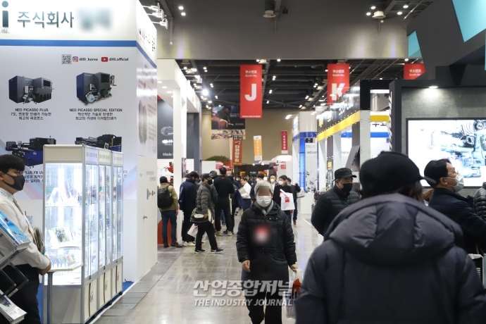 건설 관련 다양한 기자재 살펴볼 수 있는 ‘2023 코리아빌드 위크’ 개막 - 산업종합저널 전시회