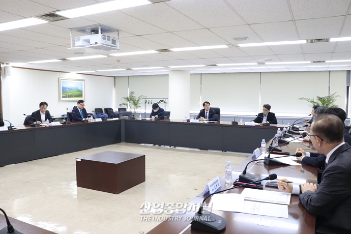 "주요국의 무역규제 강화…기계 수출기업 불확실성 커져" - 산업종합저널 정책