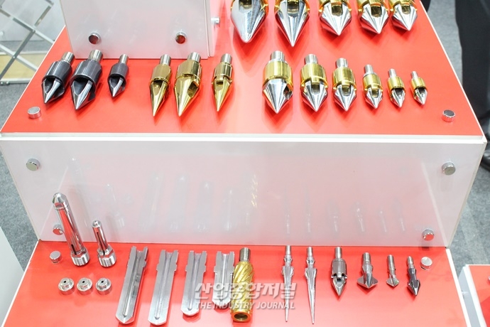 [INTERMOLD·KOPLAS] 제품 안정성 위한 도움 닫기, “스크류 내구성 강화” - 산업종합저널 전시회