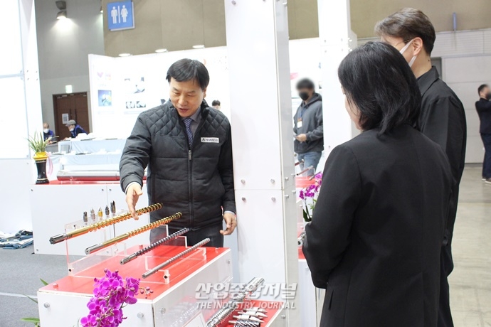 [INTERMOLD·KOPLAS] 제품 안정성 위한 도움 닫기, “스크류 내구성 강화” - 산업종합저널 전시회