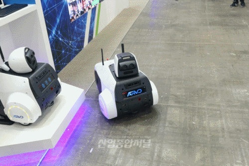 [움짤뉴스]“전시장 이상무”...무인 순찰 보안로봇 - 산업종합저널 전시회