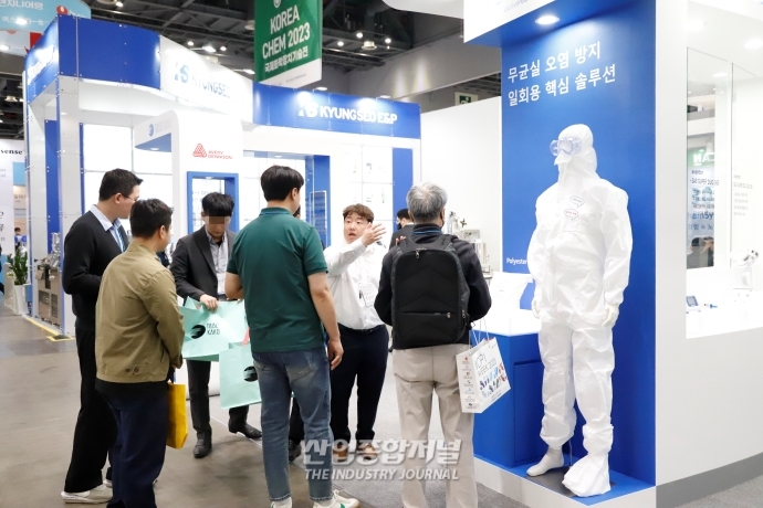 [ICPI WEEK]클린룸 근로자들, 가볍고 흡습성 좋은 방진복 선호 - 산업종합저널 전시회