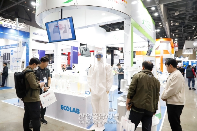 [ICPI WEEK]클린룸 근로자들, 가볍고 흡습성 좋은 방진복 선호 - 산업종합저널 전시회