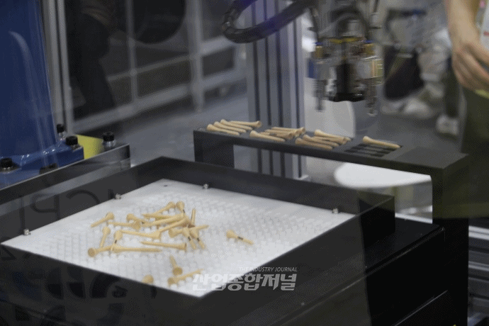 [움짤뉴스]흐트러진 나사도 알아서 정리 척척 - 산업종합저널 전시회