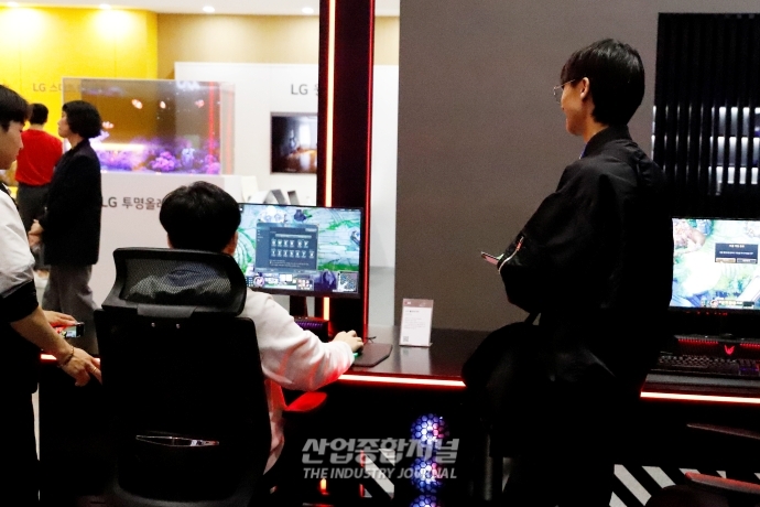 [월드IT쇼]전시장에서도 게임 삼매경 - 산업종합저널 전시회