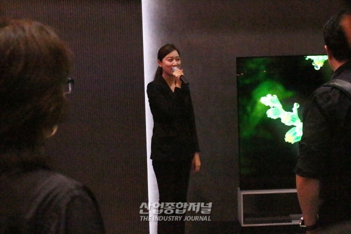 [월드IT쇼]전시장에 도슨트 등장 - 산업종합저널 전시회