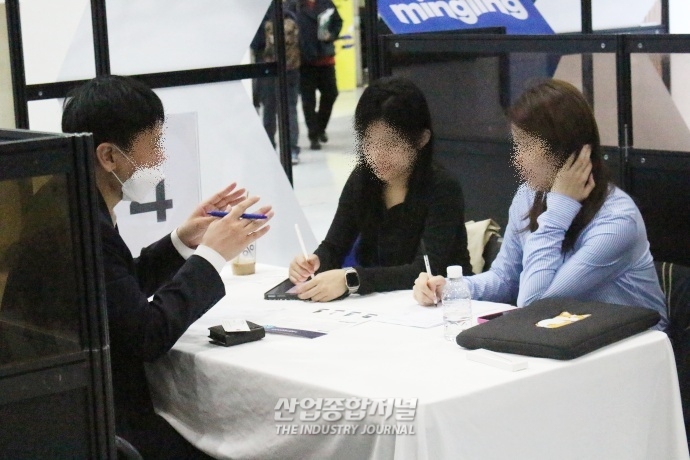 [월드IT쇼]비즈니스 만남의 장 열린 전시회 - 산업종합저널 전시회