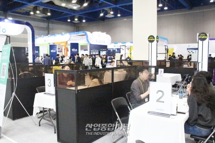 [월드IT쇼]비즈니스 만남의 장 열린 전시회 - 산업종합저널 전시회