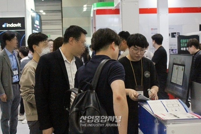 [월드IT쇼]산업전시회에서 나눠주는 “유니콘이 되는 약” - 산업종합저널 전시회