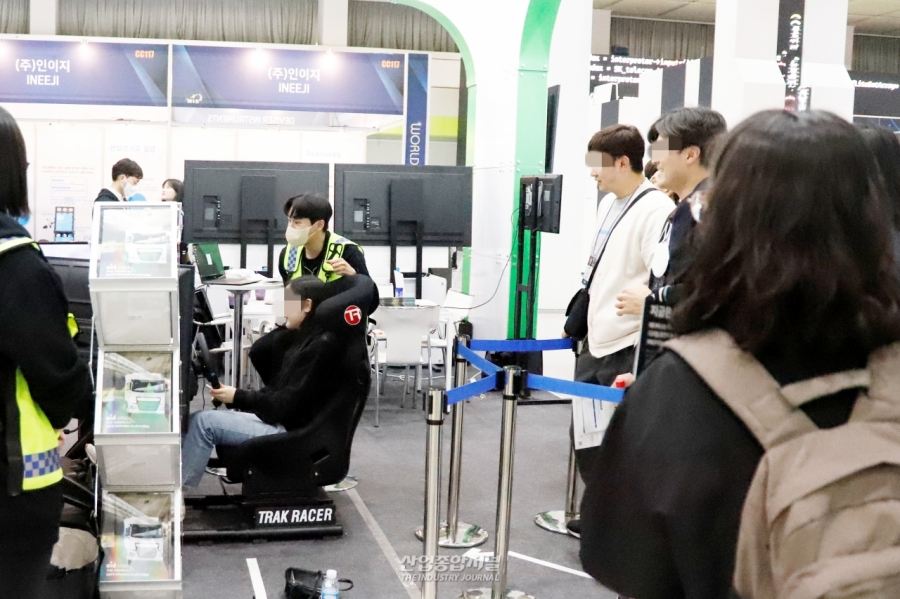 [월드IT쇼]AI 운전자 모니터링으로 안전운전 경각심↑ - 산업종합저널 전시회