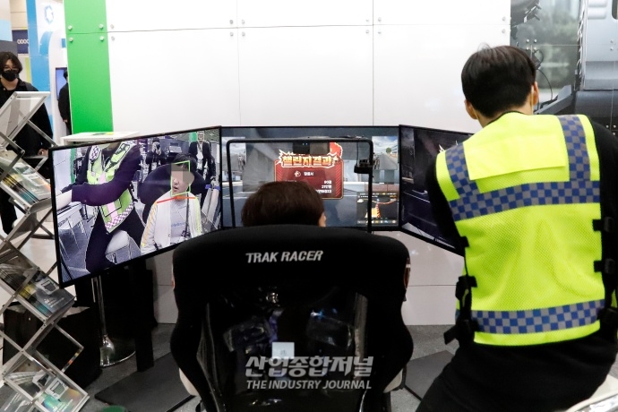 [월드IT쇼]AI 운전자 모니터링으로 안전운전 경각심↑ - 산업종합저널 전시회