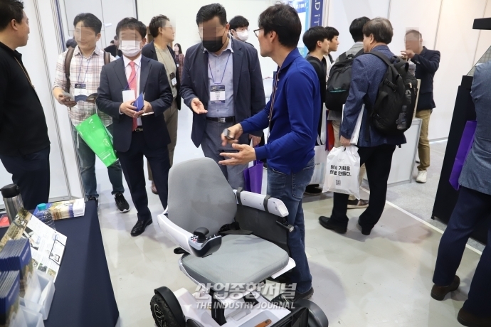 [월드IT쇼]고령화 시대 발맞춘 퍼스널 모빌리티 - 산업종합저널 전시회