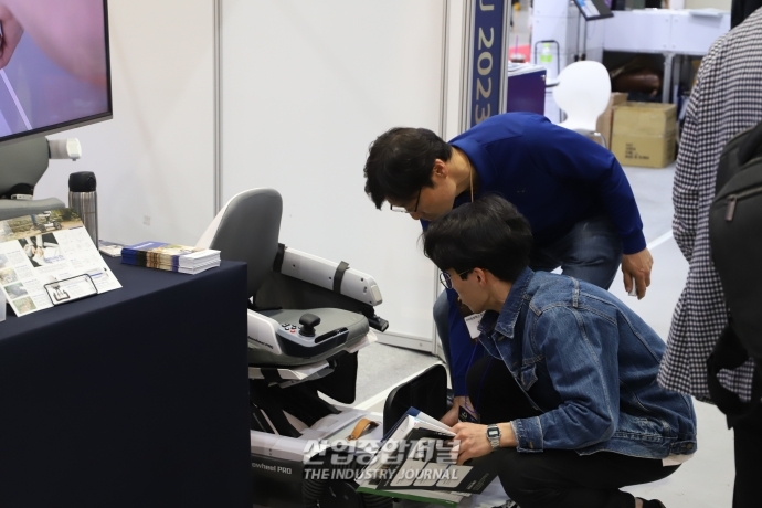 [월드IT쇼]고령화 시대 발맞춘 퍼스널 모빌리티 - 산업종합저널 전시회