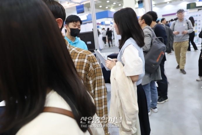 [월드IT쇼]산업전시회 현장이벤트,“내 스트레스 지수 얼마?” - 산업종합저널 전시회