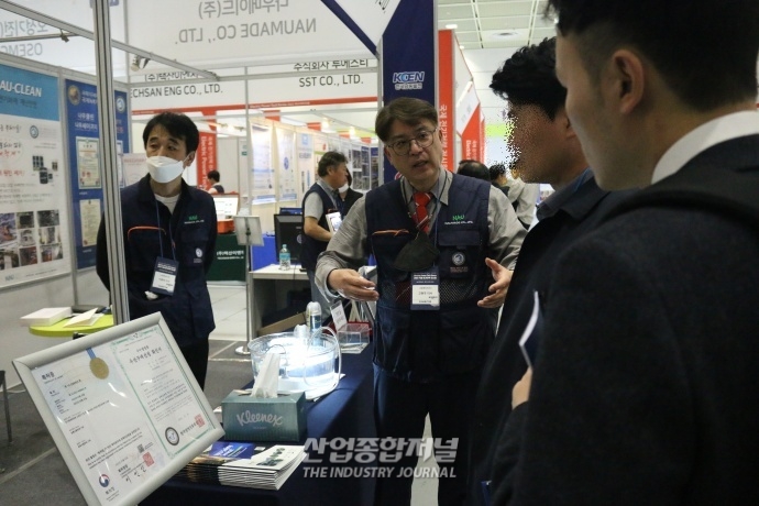 [전기전] 액체 속에서도 빛나는 전구의 비밀 - 산업종합저널 전시회