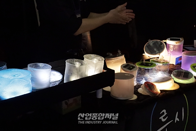 [전기전] 구호지역 밝히는 친환경 태양광랜턴 - 산업종합저널 전시회
