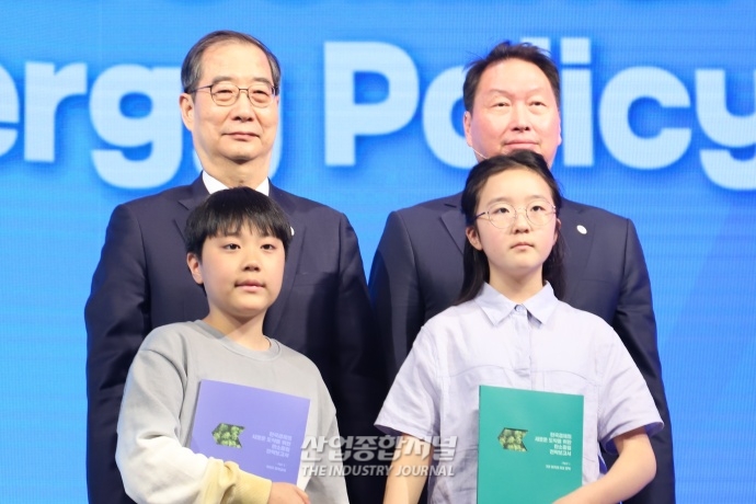 최태원 대한상의 회장, 한덕수 국무총리에 ‘탄소중립 100대 정책과제’ 전달 - 산업종합저널 기타