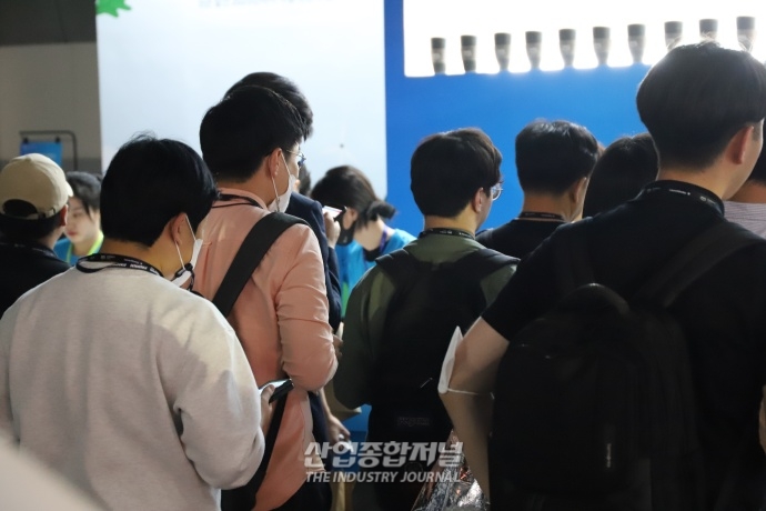 “이어지는 강연 속, 숨 돌릴 틈 없나” - 산업종합저널 전시회