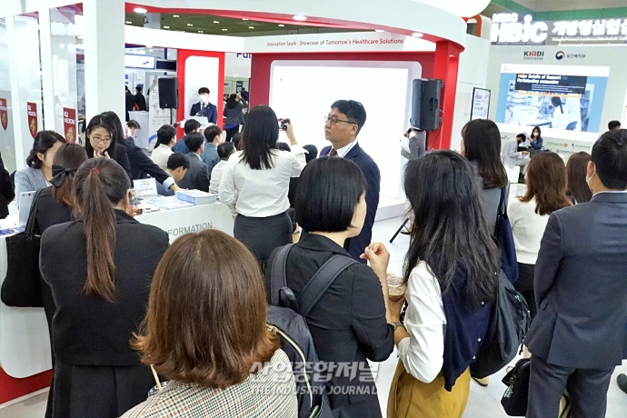 성장세 보이는 바이오헬스산업, 참관객 관심↑ - 산업종합저널 전시회