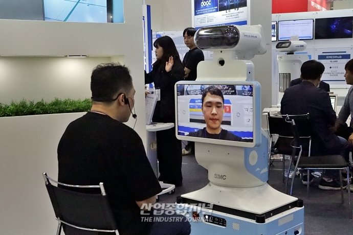 '첨단지능형 병원' 꾸려갈 다양한 로봇들 - 산업종합저널 전시회