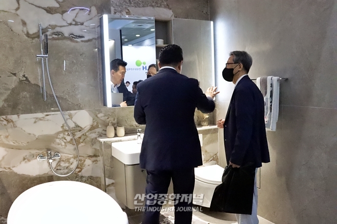 내 집 안 사우나, '현장 조립'으로 뚝딱 - 산업종합저널 전시회