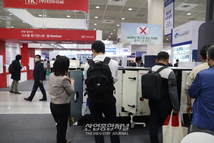 [기계설비전]공기조화기, 원형필터 적용해 필터 면적 확보 - 산업종합저널 전시회