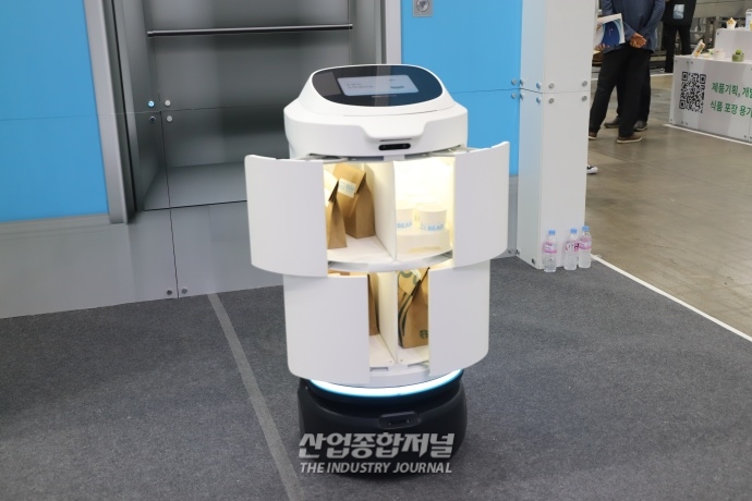 “반찬 많은 한식도 거뜬”, 자율주행 서빙로봇 - 산업종합저널 전시회