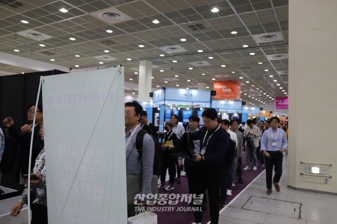 스타트업 박람회에서 기다리는 1:1 비즈니스 미팅 - 산업종합저널 전시회