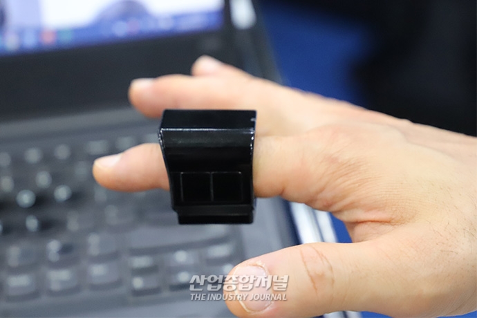 “마우스를 손가락에 끼운다고?” - 산업종합저널 전시회