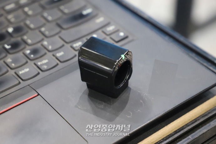 “마우스를 손가락에 끼운다고?” - 산업종합저널 전시회