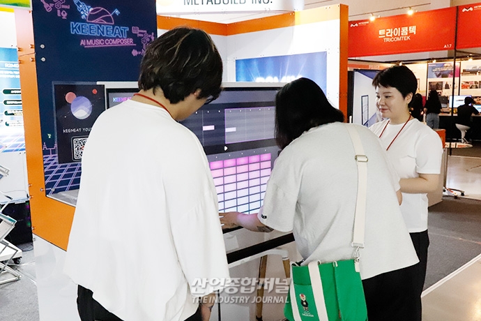 [메타버스 엑스포] “멜로디 몇 개 누르면 음악이 된다고?” - 산업종합저널 전시회
