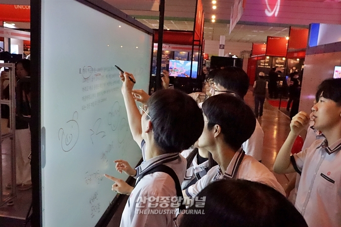 비대면 회의 수준 넘어, 문화·교육에도 '메타버스' - 산업종합저널 동향