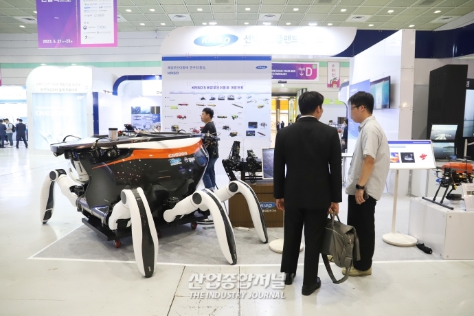 [무인이동체엑스포]심해 탐사하는 ‘게 로봇’ - 산업종합저널 기계