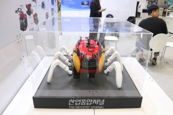 [무인이동체엑스포]심해 탐사하는 ‘게 로봇’ - 산업종합저널 기계