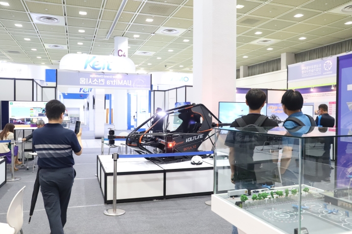 [무인이동체엑스포]드론택시 현실화 위해 대기업·기체 개발사 협력 - 산업종합저널 전시회