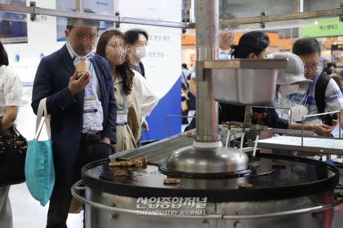 재료 올려놓으면 조리돼서 나오는 ‘식품 조리의 자동화’ - 산업종합저널 전시회