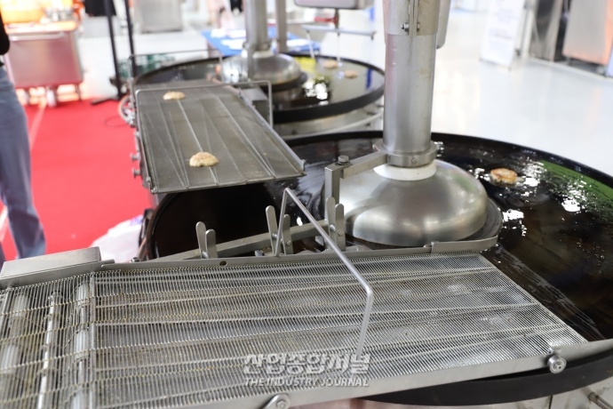 재료 올려놓으면 조리돼서 나오는 ‘식품 조리의 자동화’ - 산업종합저널 전시회