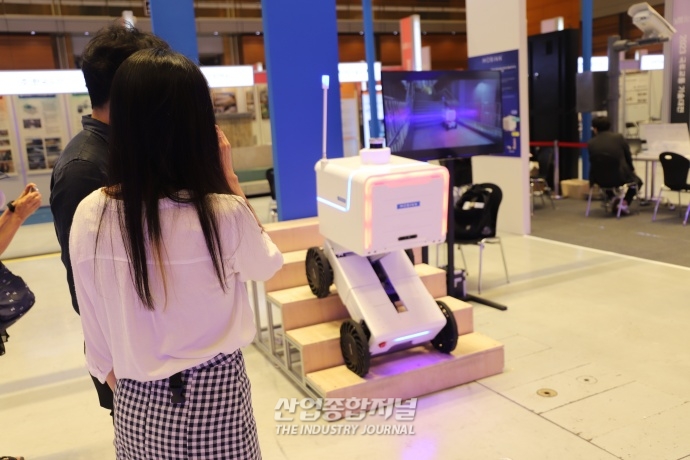 [국토교통기술대전] 장애물 넘어 일상으로 다가온 자율주행 배송로봇 - 산업종합저널 전시회