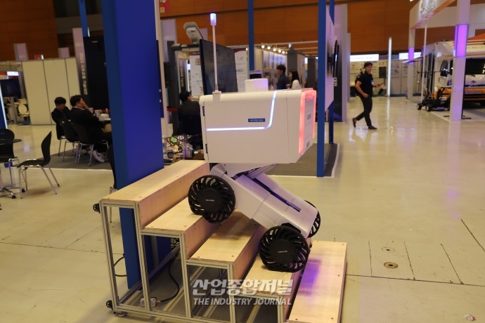 [국토교통기술대전] 장애물 넘어 일상으로 다가온 자율주행 배송로봇 - 산업종합저널 전시회
