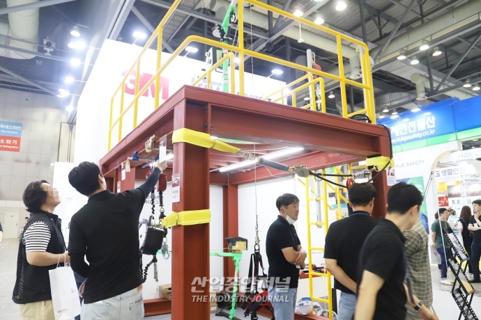 [안전보건전시회]골든타임 사수하는 밀폐 공간 구조장비 - 산업종합저널 전시회