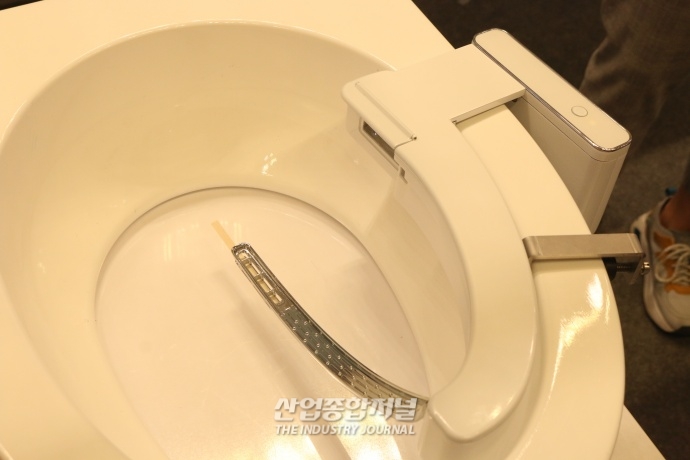 스마트폰 어플로 단백뇨, 요로감염 등 집에서 간단하게 검사 가능해 - 산업종합저널 전시회