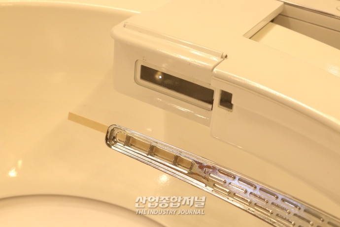 스마트폰 어플로 단백뇨, 요로감염 등 집에서 간단하게 검사 가능해 - 산업종합저널 전시회